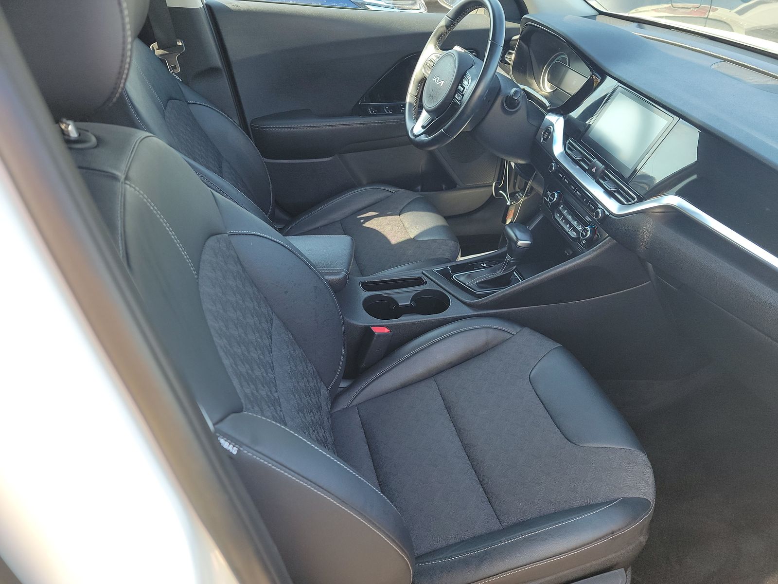 2022 Kia Niro LXS SE FWD