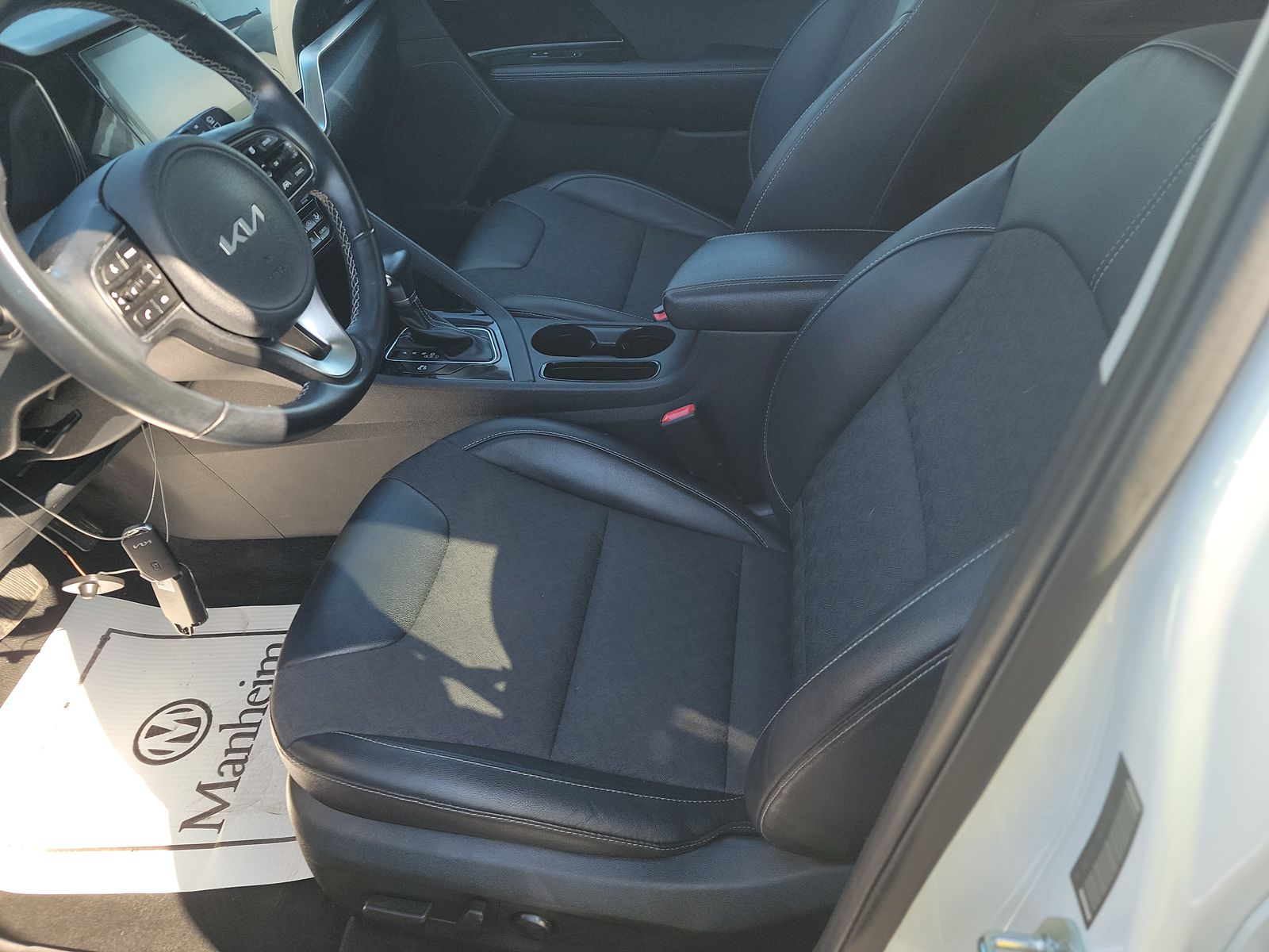 2022 Kia Niro LXS SE FWD