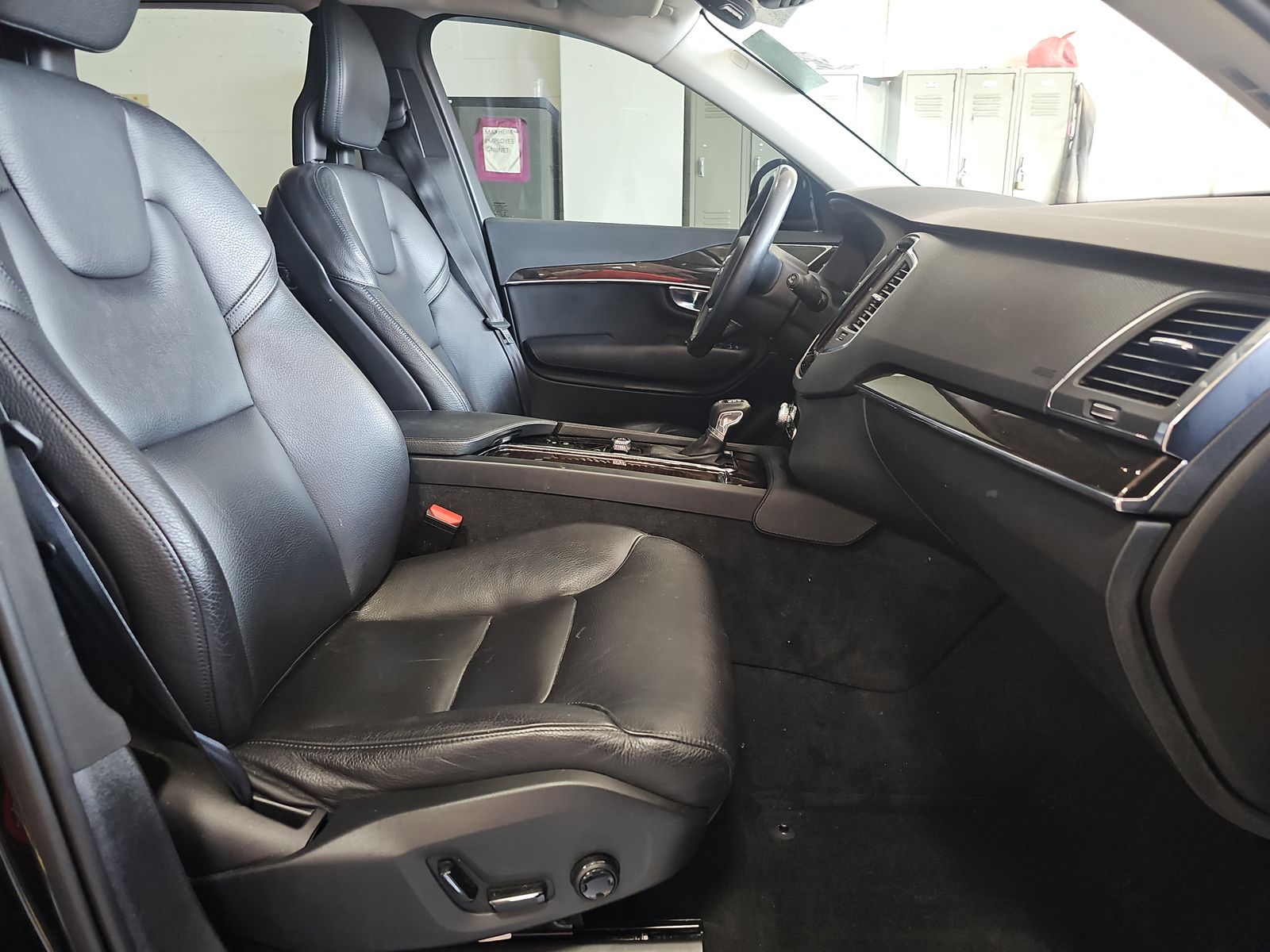 2018 Volvo XC90 T5 Momentum AWD