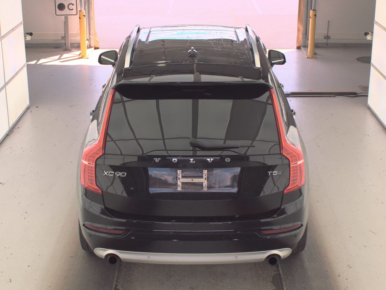 2018 Volvo XC90 T5 Momentum AWD