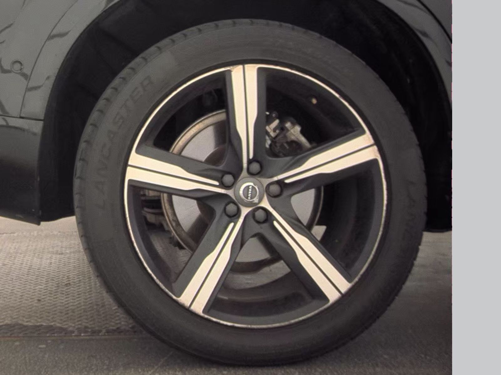 2018 Volvo XC90 T5 Momentum AWD