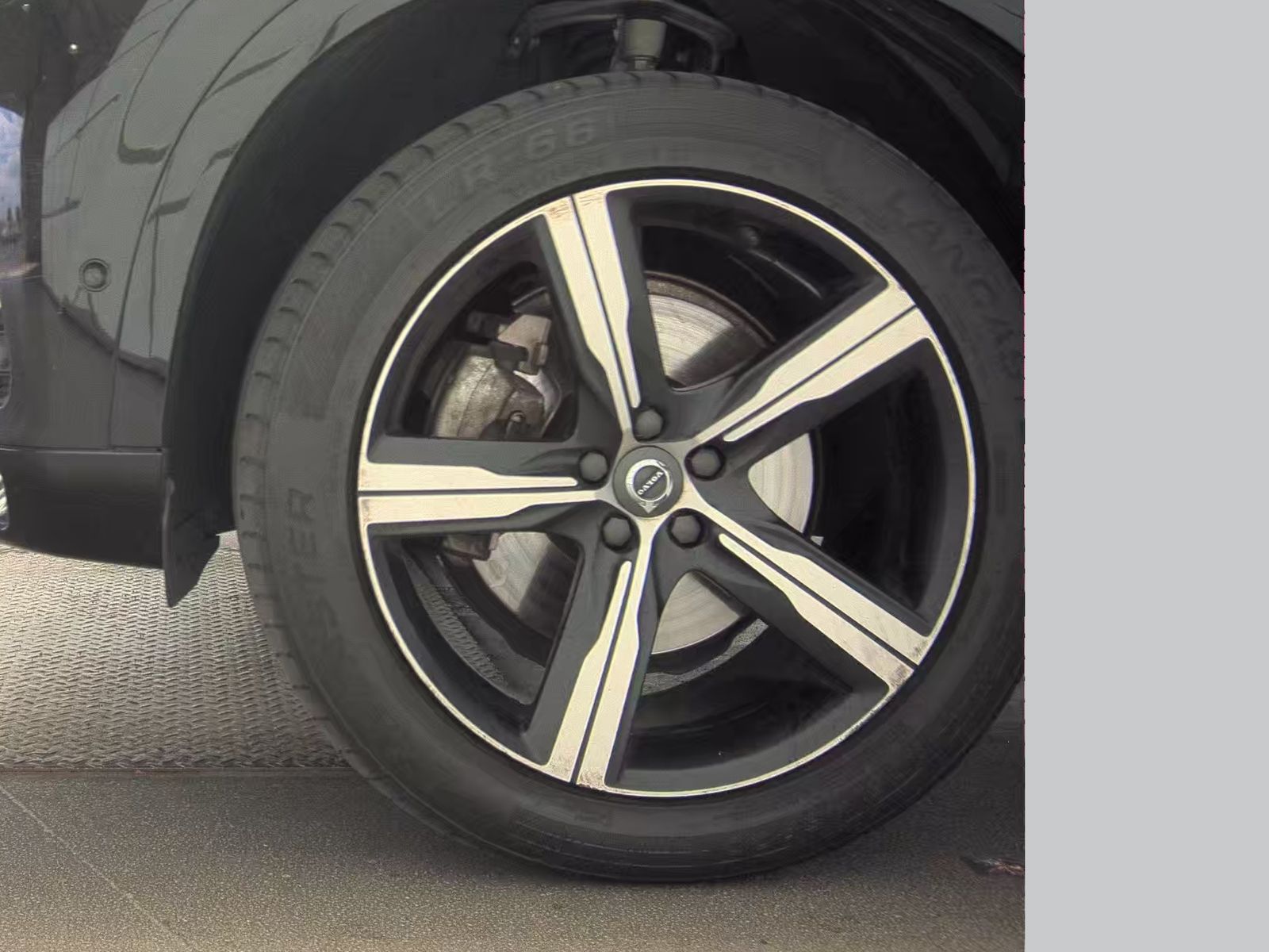 2018 Volvo XC90 T5 Momentum AWD