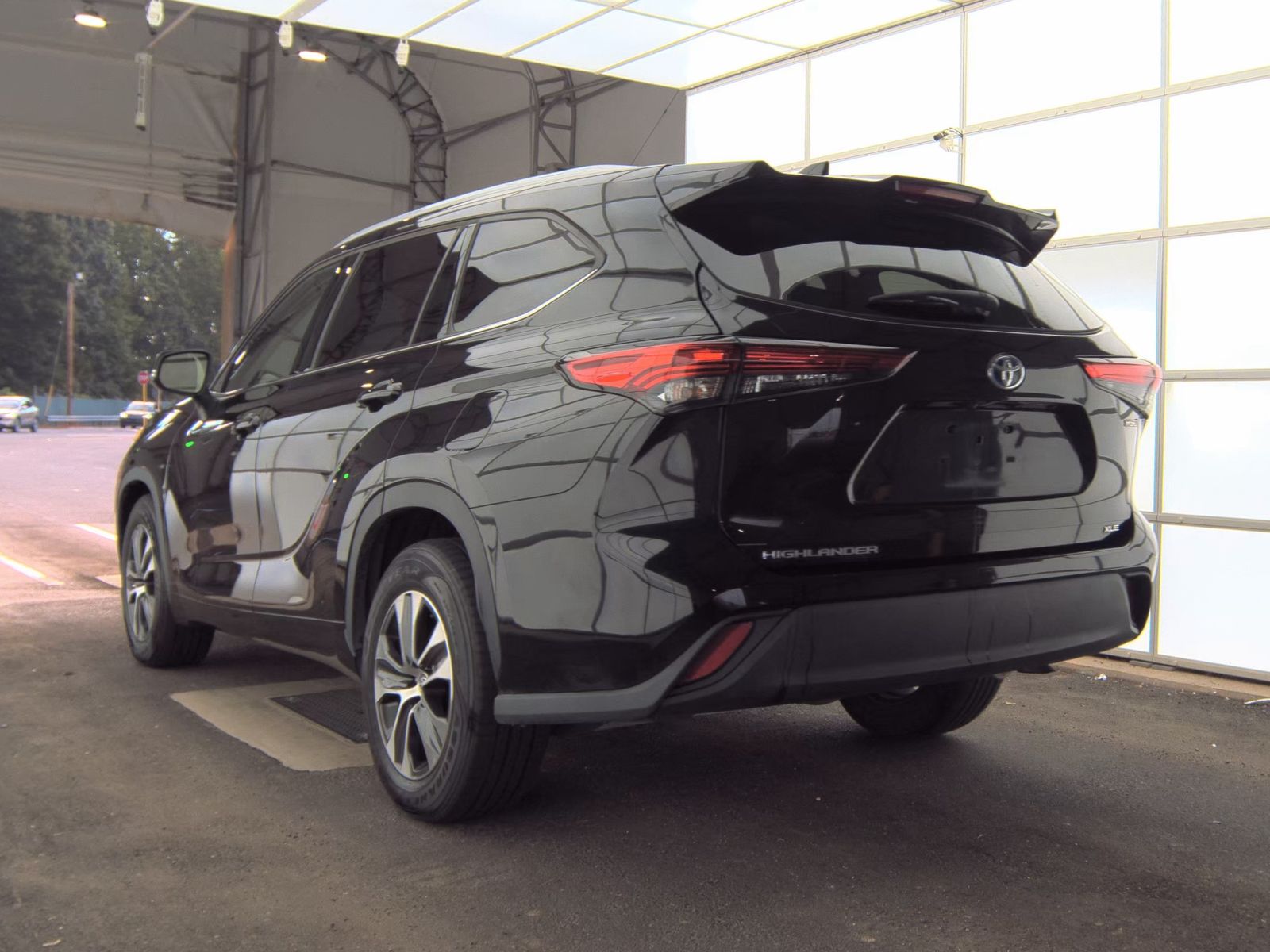 2022 Toyota Highlander Hybrid XLE FWD