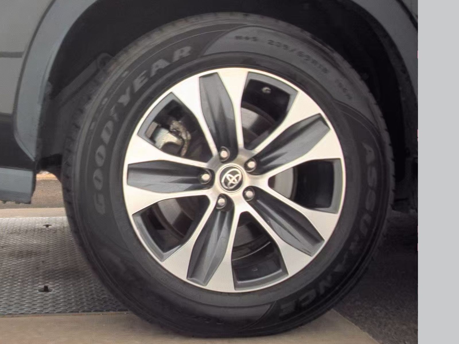 2022 Toyota Highlander Hybrid XLE FWD