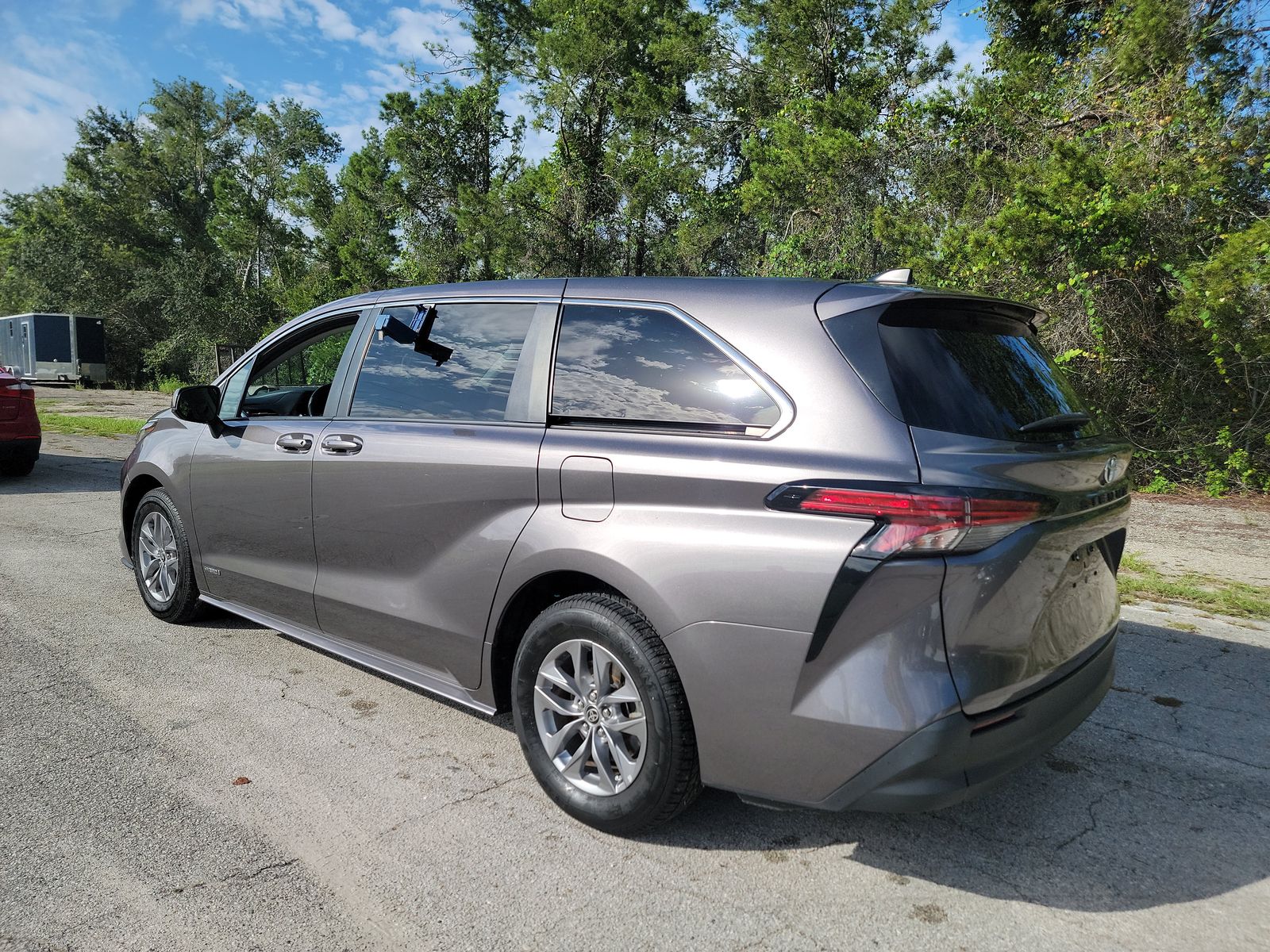 2021 Toyota Sienna LE FWD