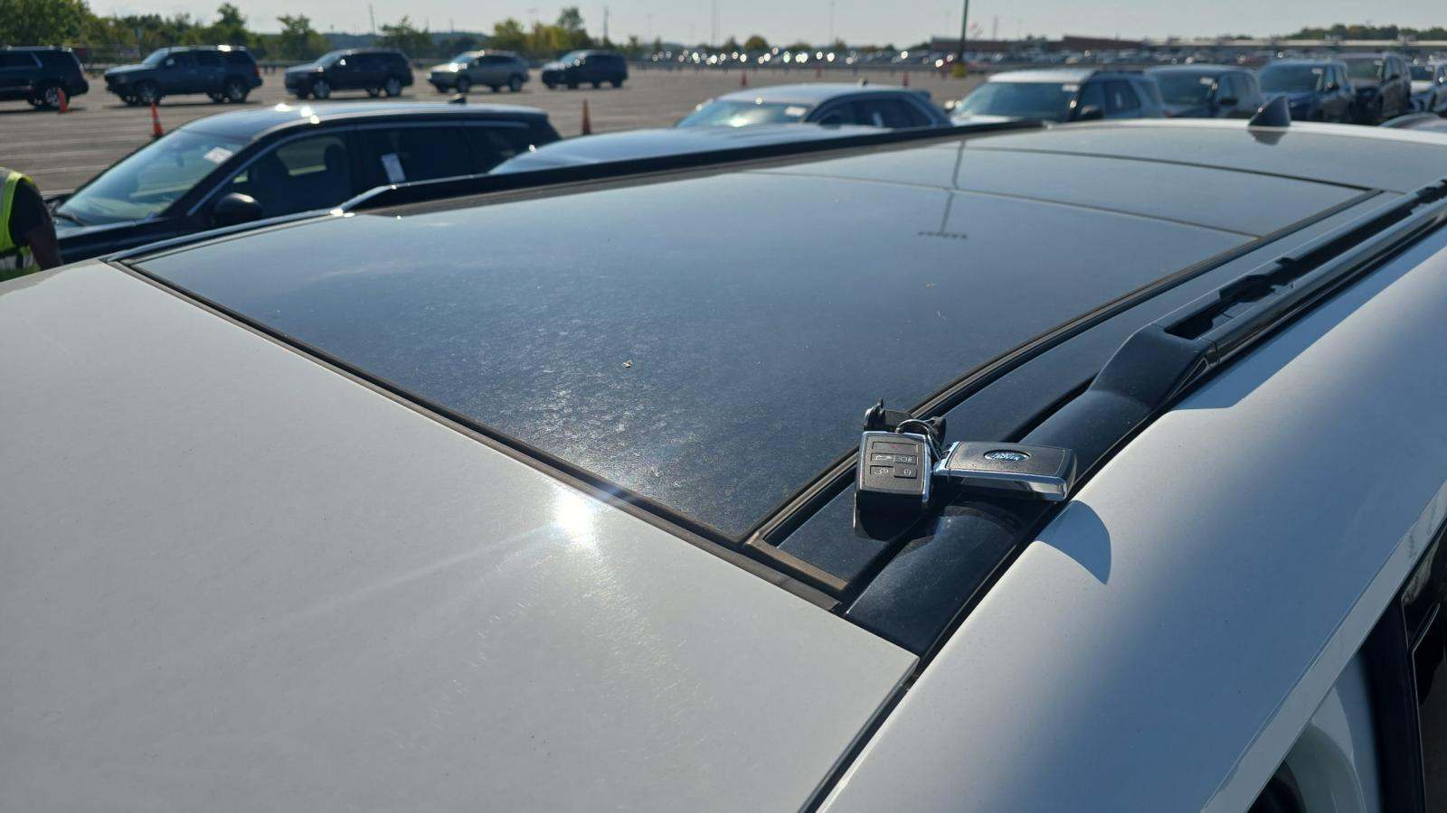 2024 Land Rover Defender 130 X-Dynamic SE AWD