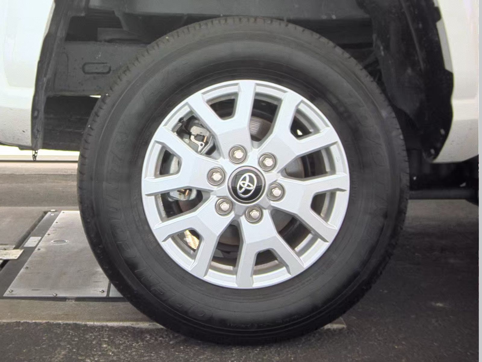 2024 Toyota Tacoma SR5 RWD