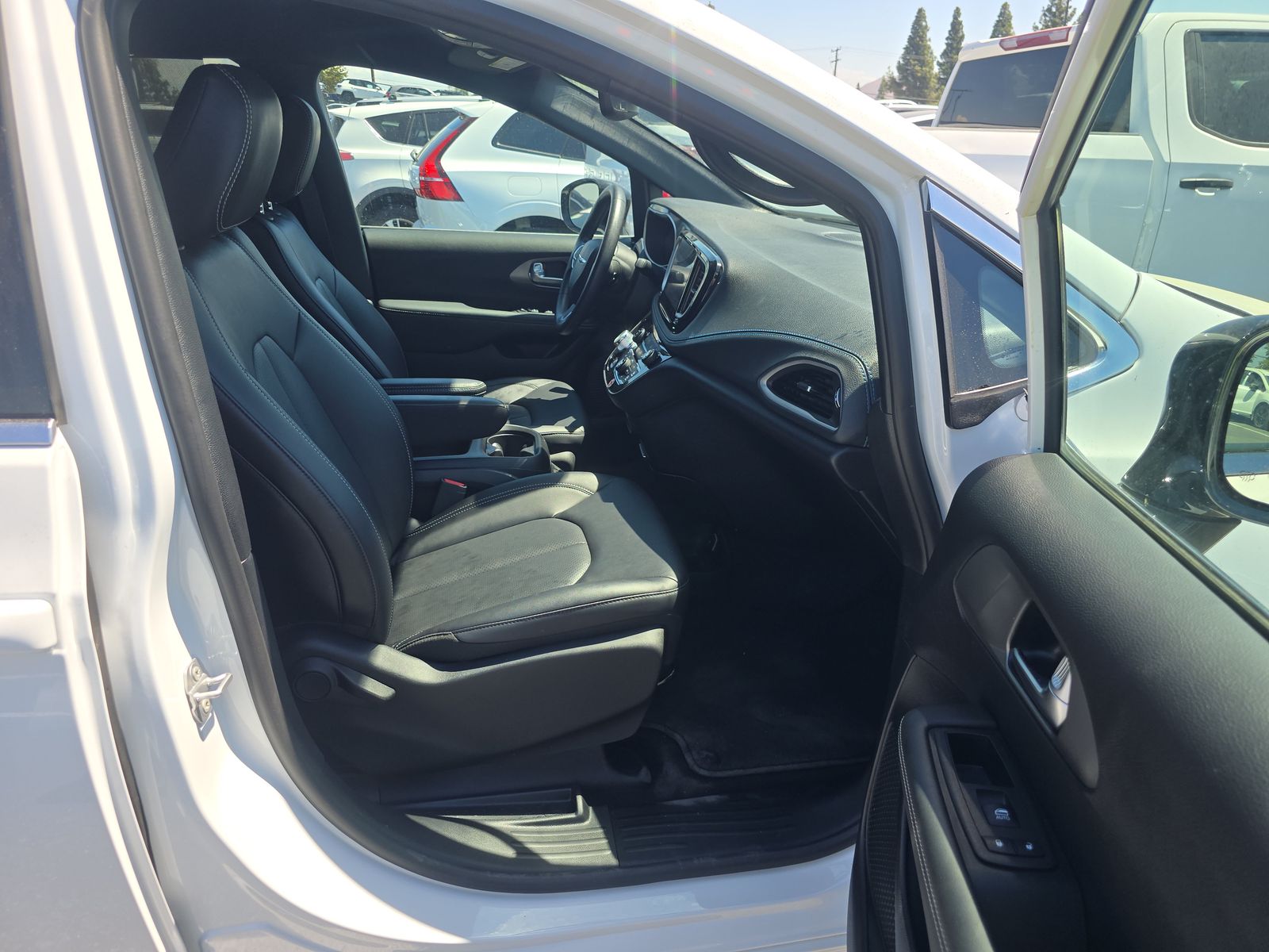 2025 Chrysler Pacifica Select FWD