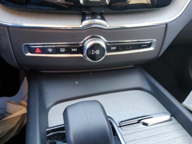 2025 Volvo XC60 B5 Plus AWD