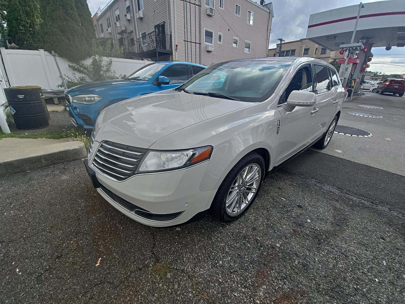 2019 Lincoln MKT Reserve AWD