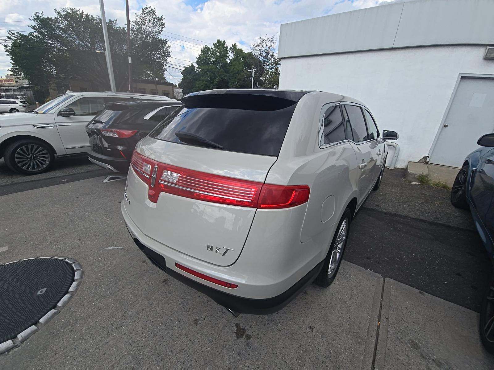 2019 Lincoln MKT Reserve AWD