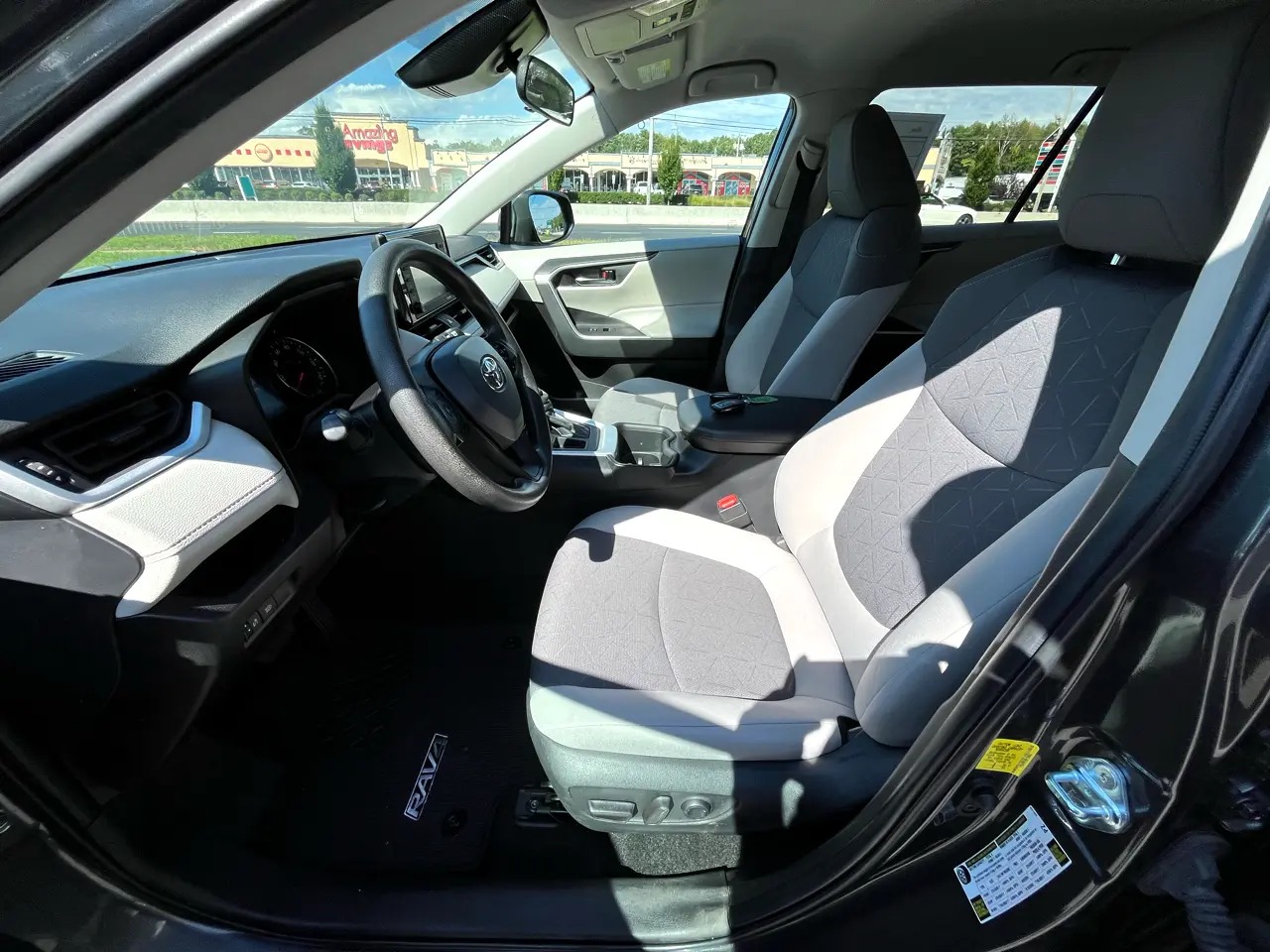 2022 Toyota RAV4 XLE FWD