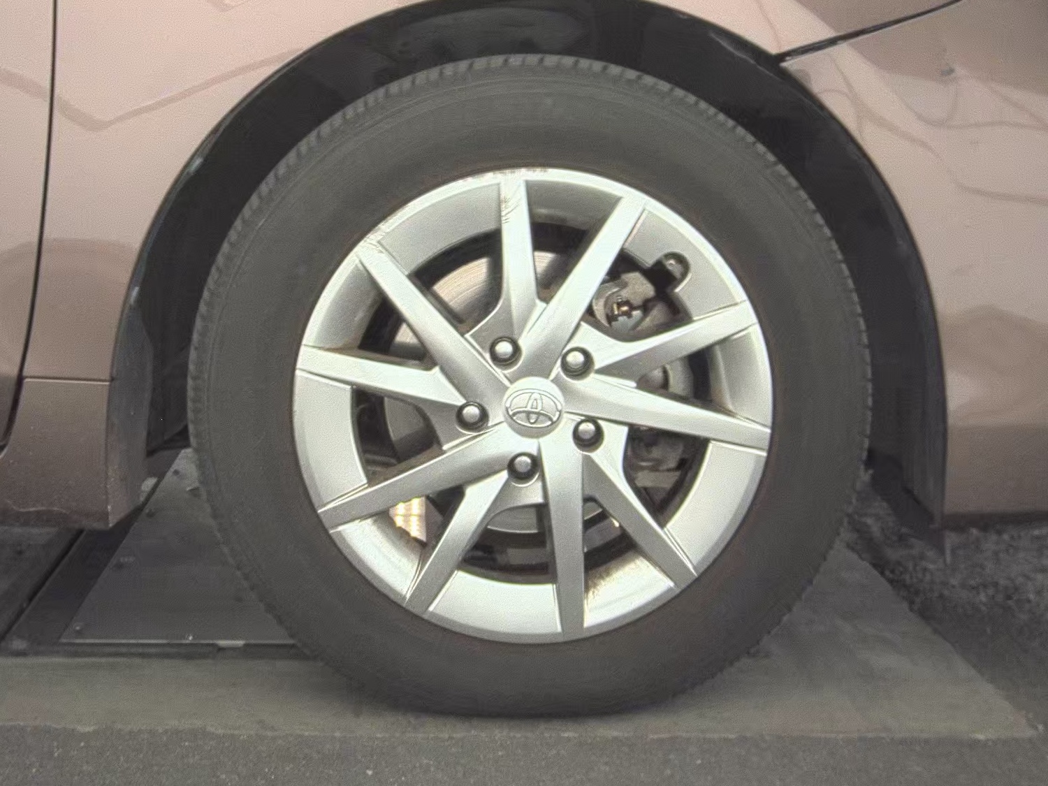 2016 Toyota Prius v Three FWD