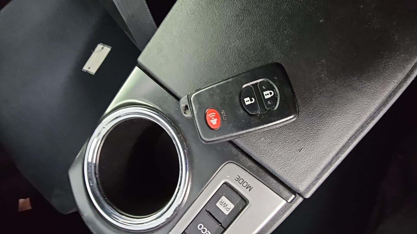 2016 Toyota Prius v Three FWD