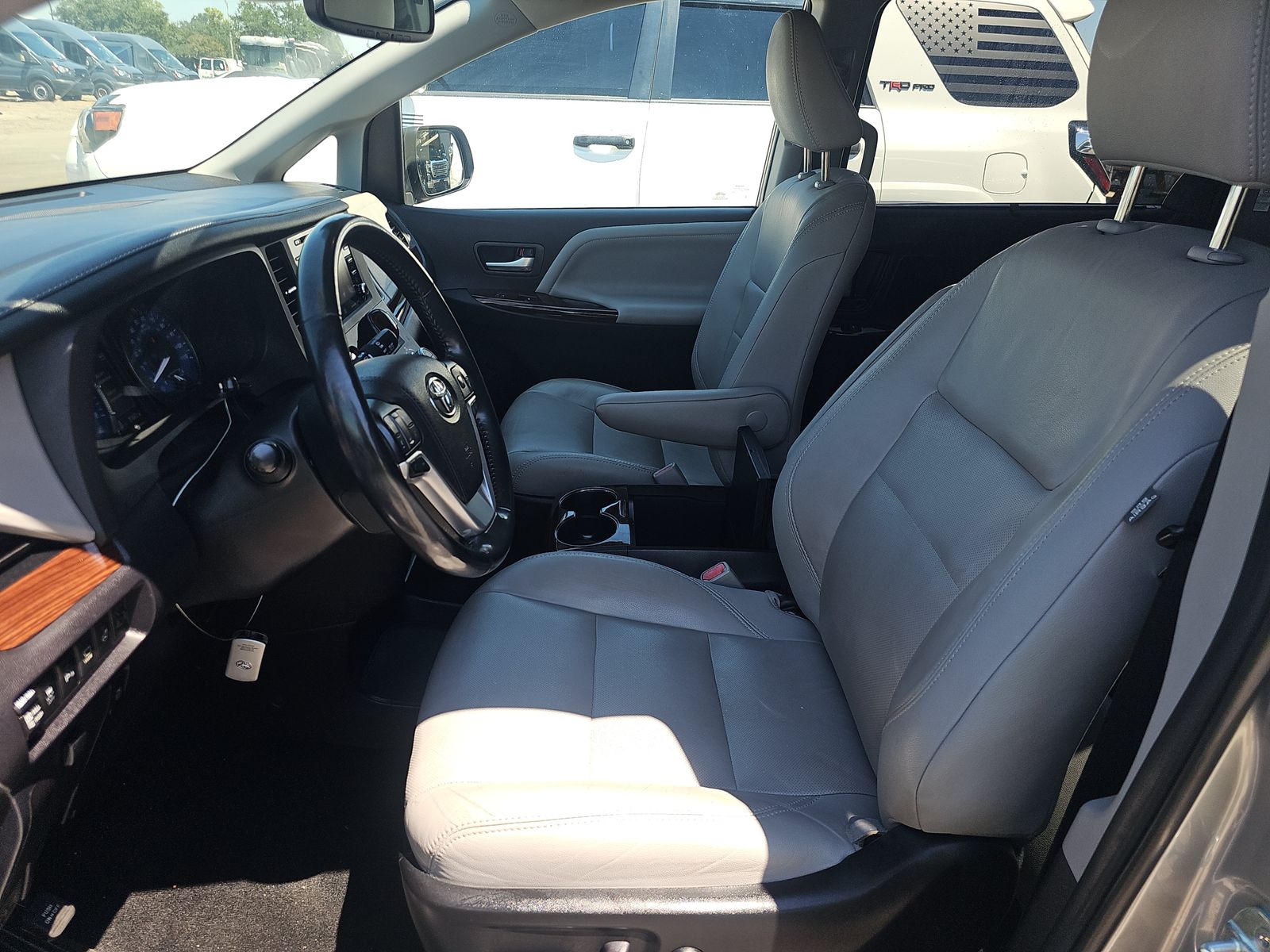 2018 Toyota Sienna Limited Premium FWD