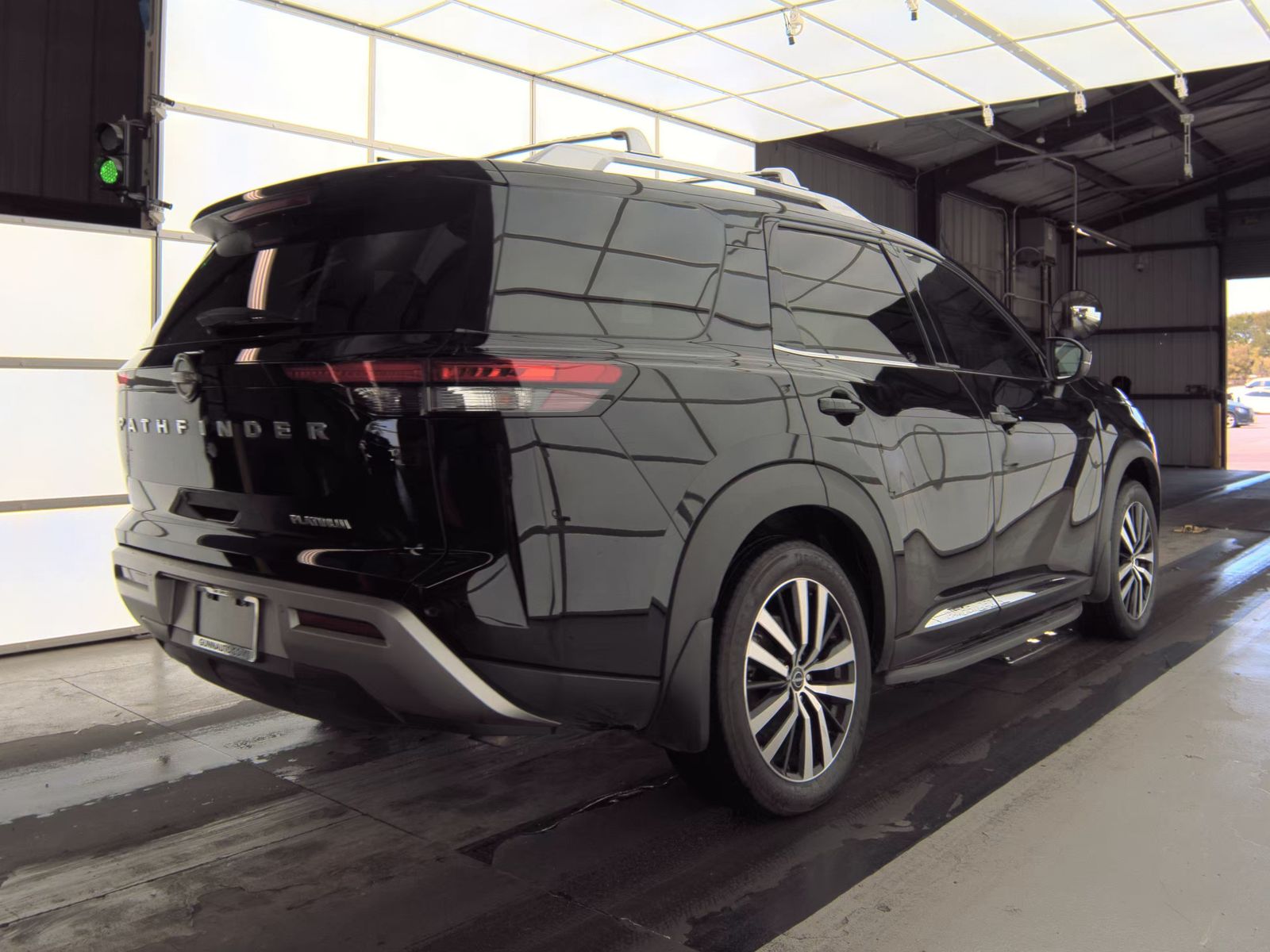 2023 Nissan Pathfinder Platinum FWD