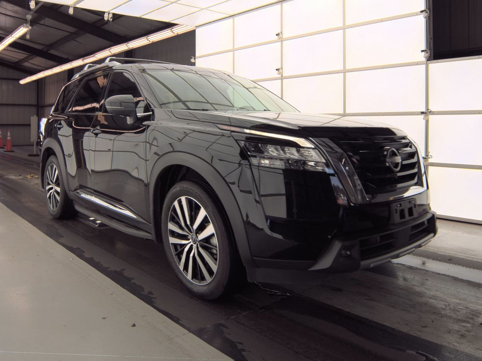 2023 Nissan Pathfinder Platinum FWD