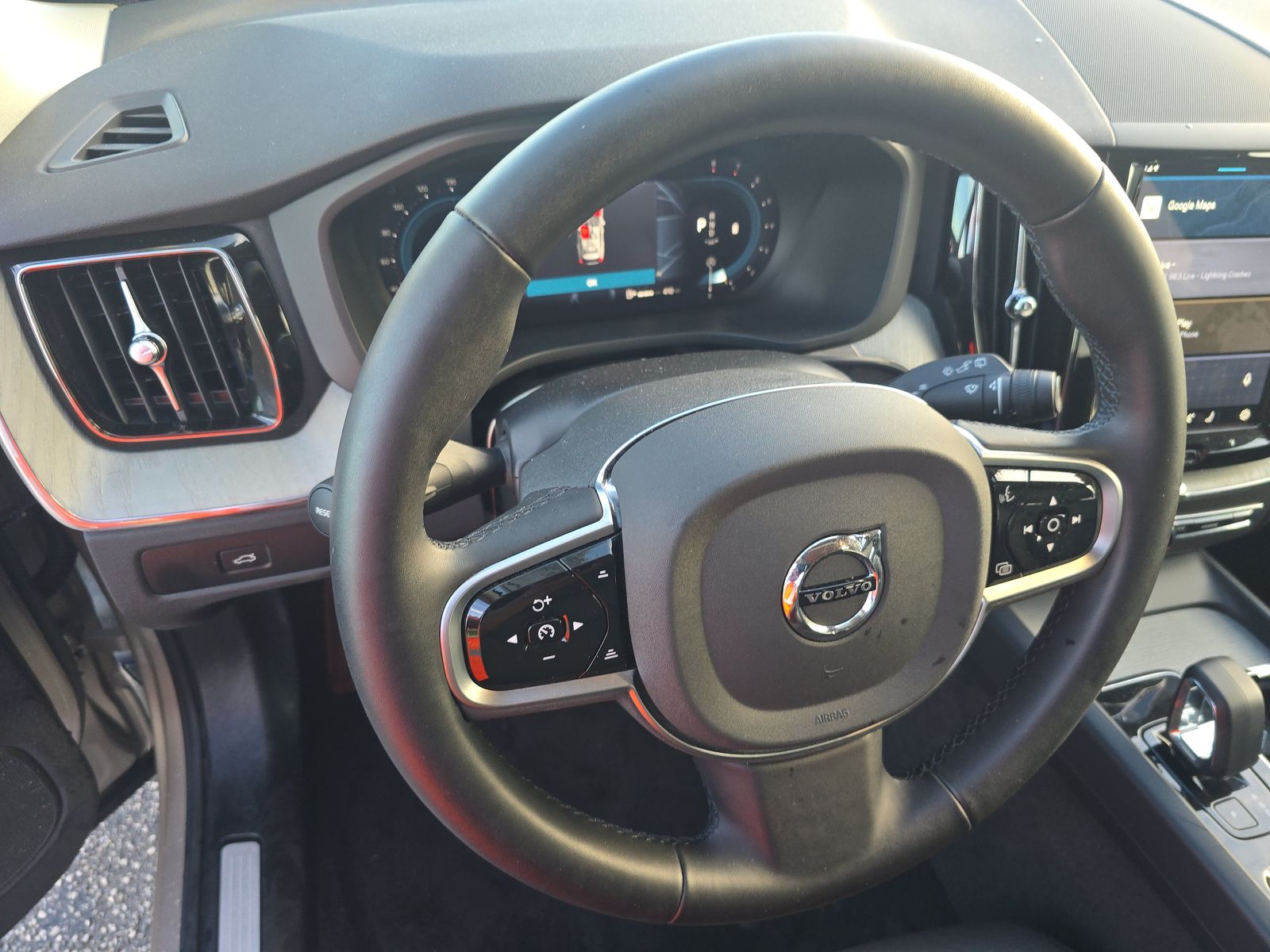 2025 Volvo XC60 B5 Plus AWD