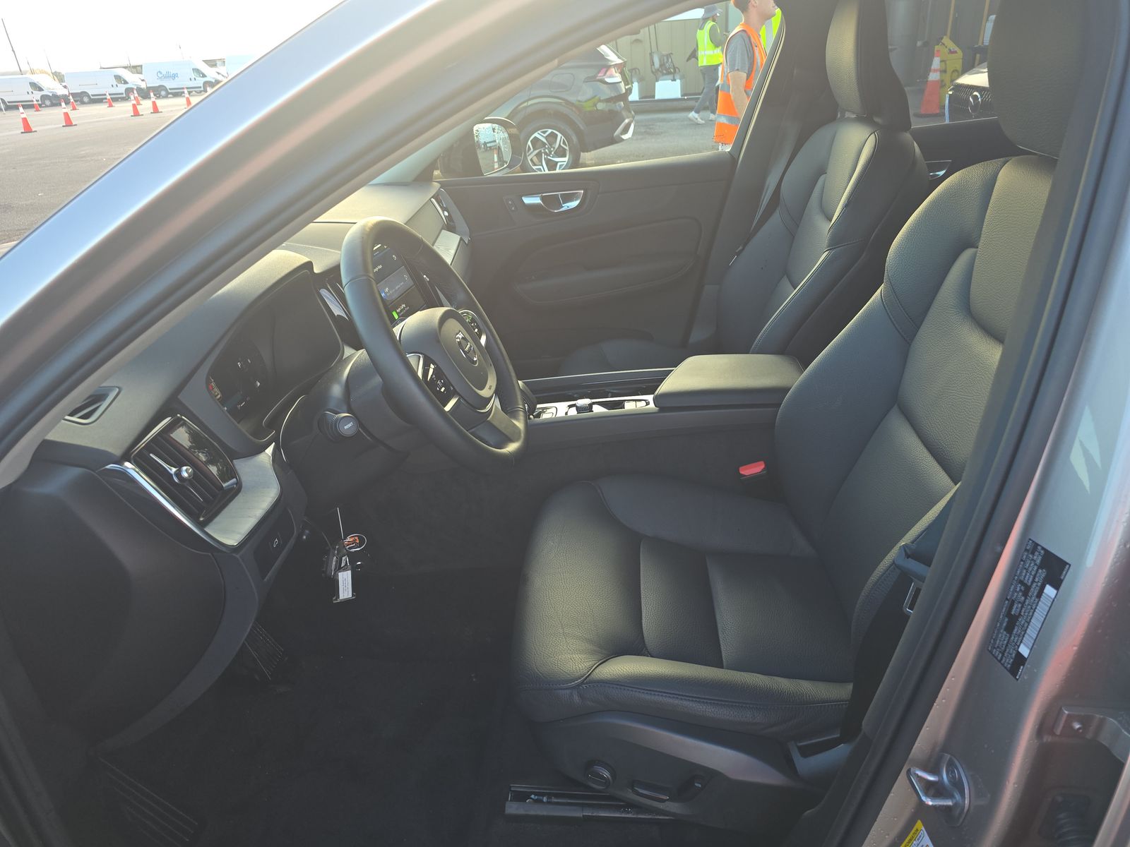 2025 Volvo XC60 B5 Plus AWD