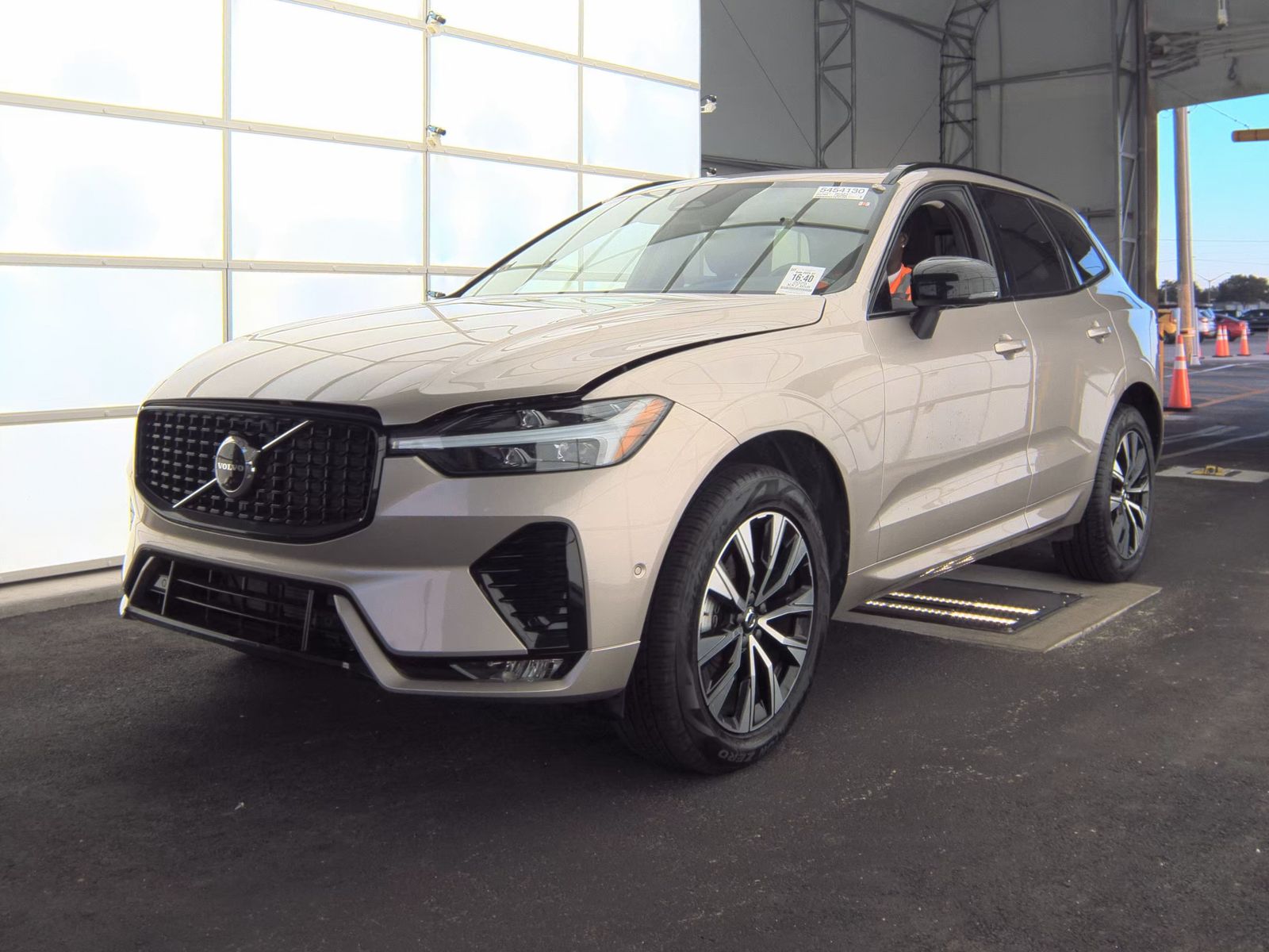 2025 Volvo XC60 B5 Plus AWD