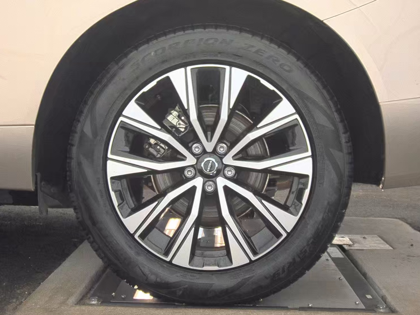 2025 Volvo XC60 B5 Plus AWD