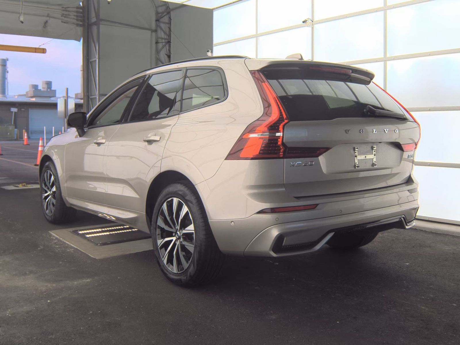 2025 Volvo XC60 B5 Plus AWD