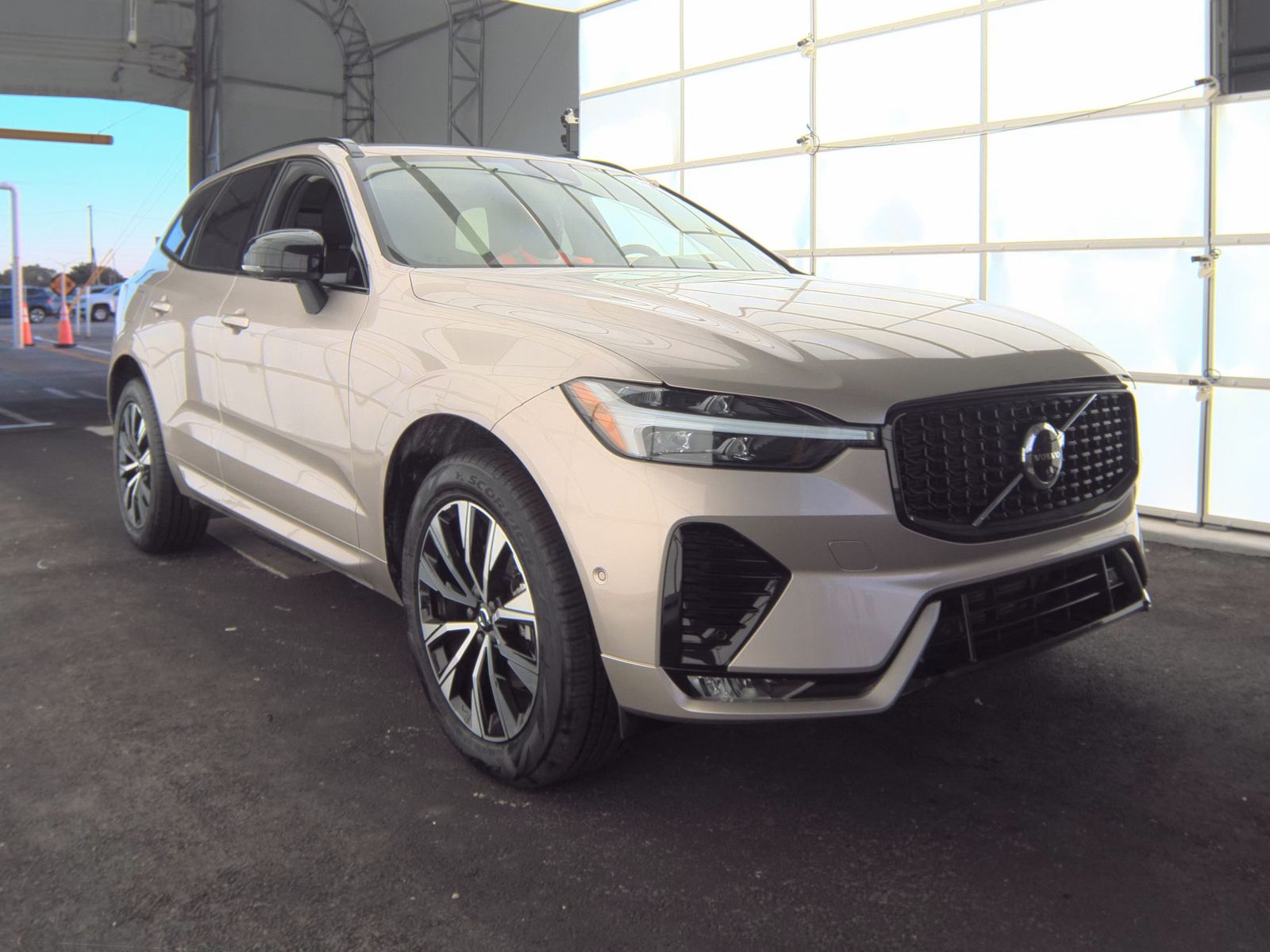 2025 Volvo XC60 B5 Plus AWD