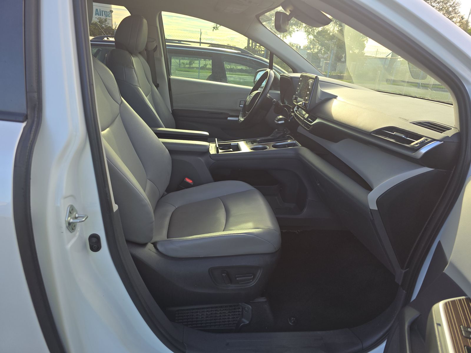 2022 Toyota Sienna XLE FWD