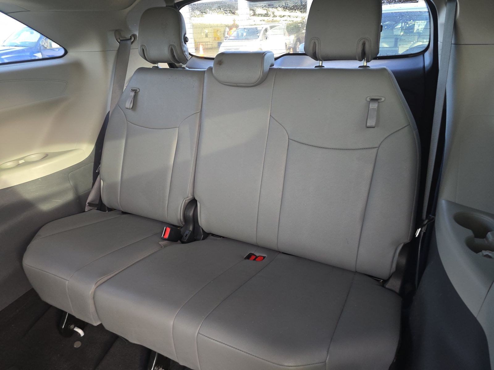 2022 Toyota Sienna XLE FWD