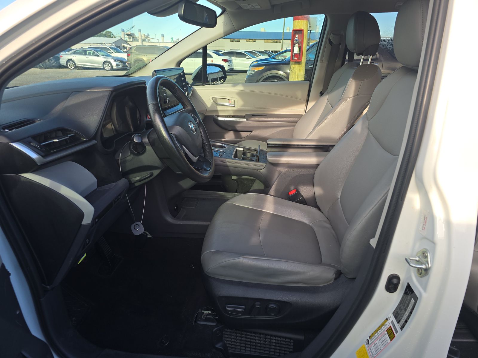 2022 Toyota Sienna XLE FWD