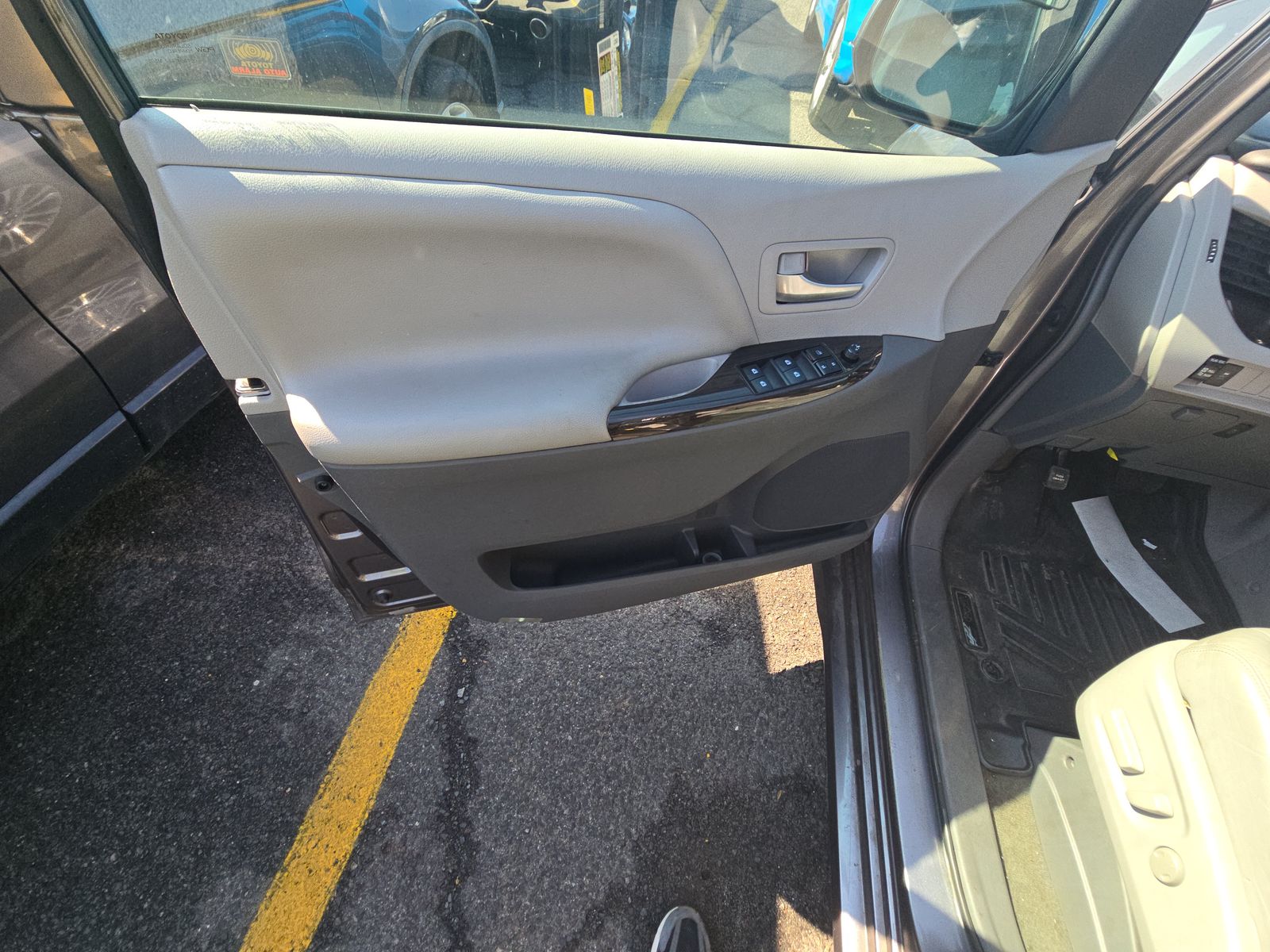 2019 Toyota Sienna XLE FWD