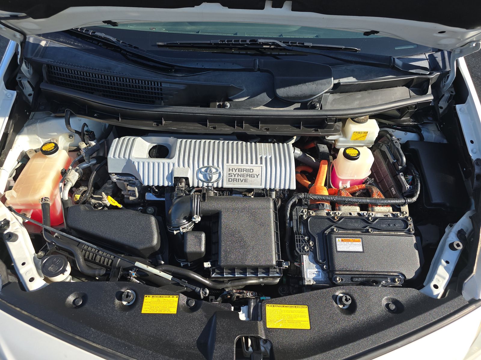 2014 Toyota Prius v Two FWD