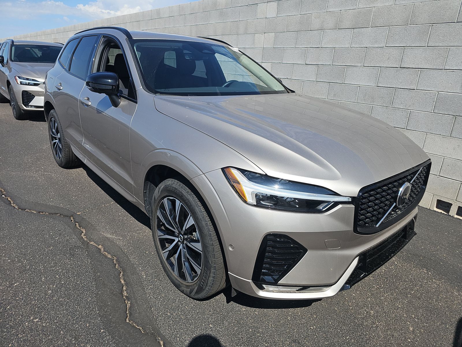 2025 Volvo XC60 B5 Plus AWD