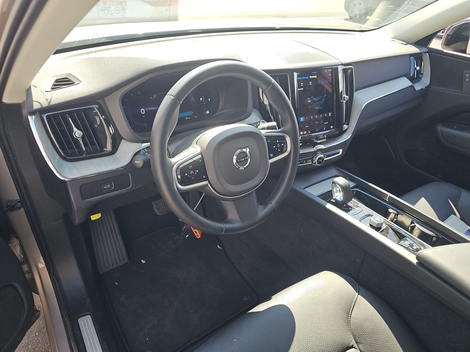 2025 Volvo XC60 B5 Plus AWD