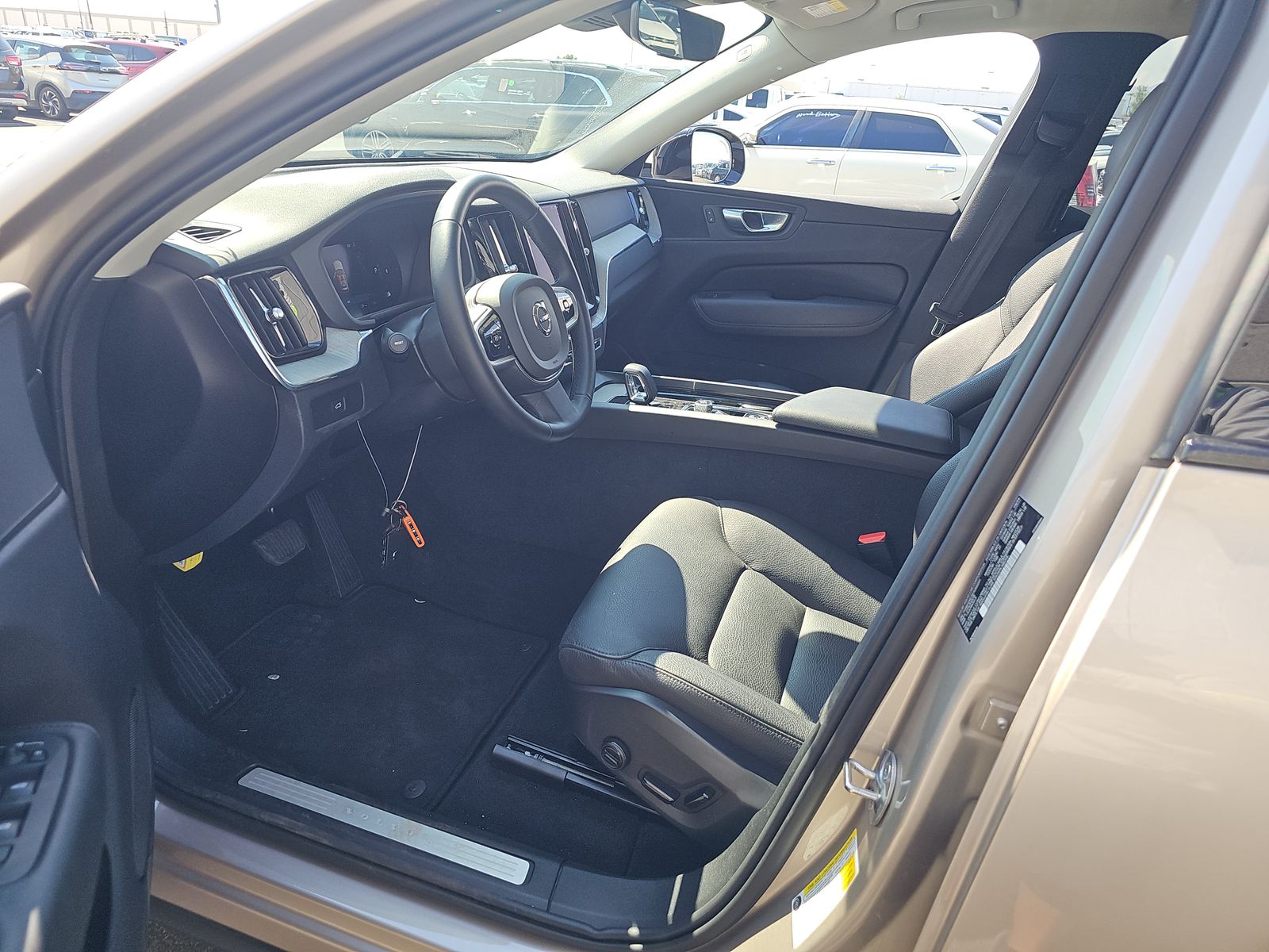 2025 Volvo XC60 B5 Plus AWD