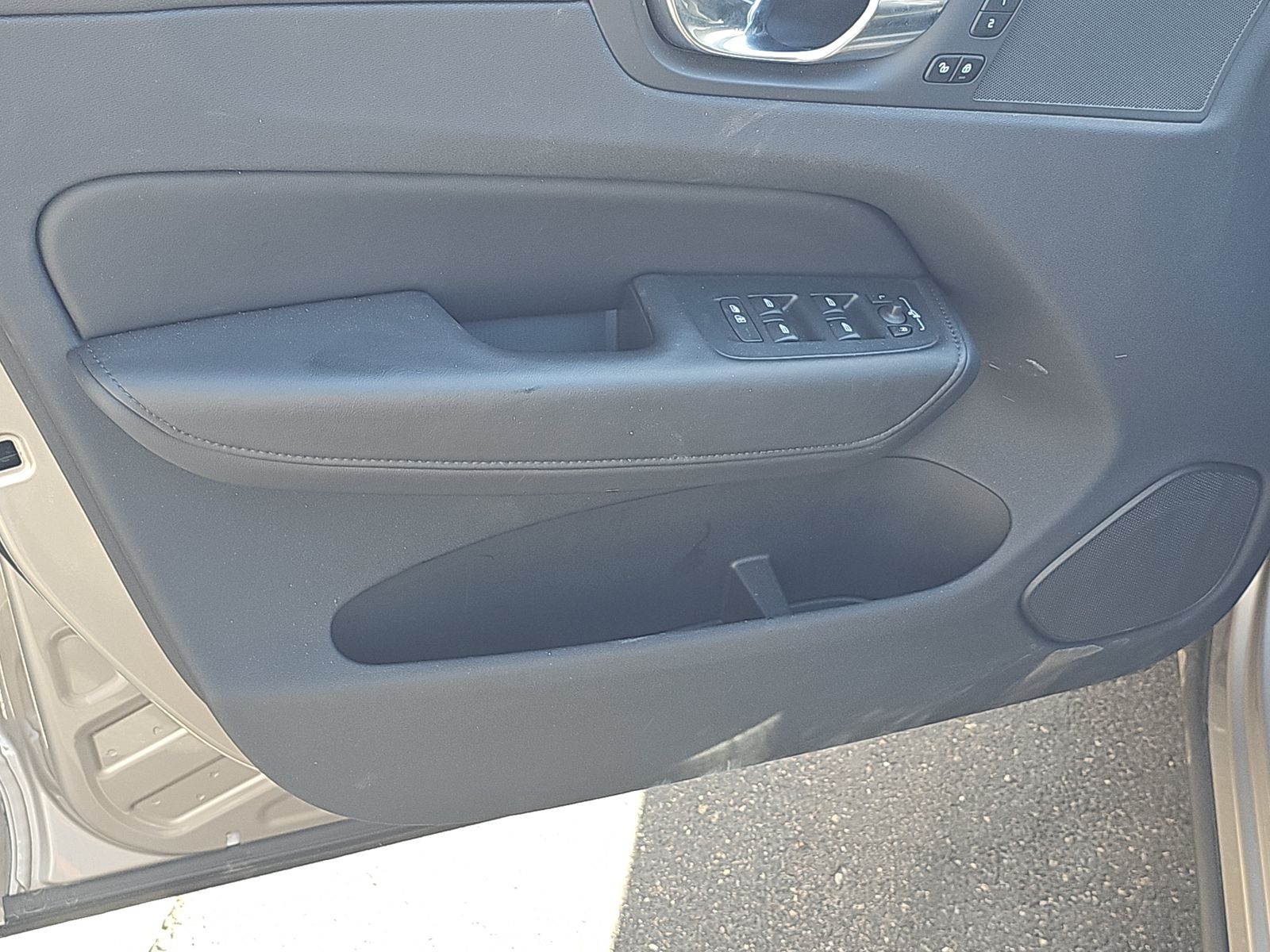 2025 Volvo XC60 B5 Plus AWD