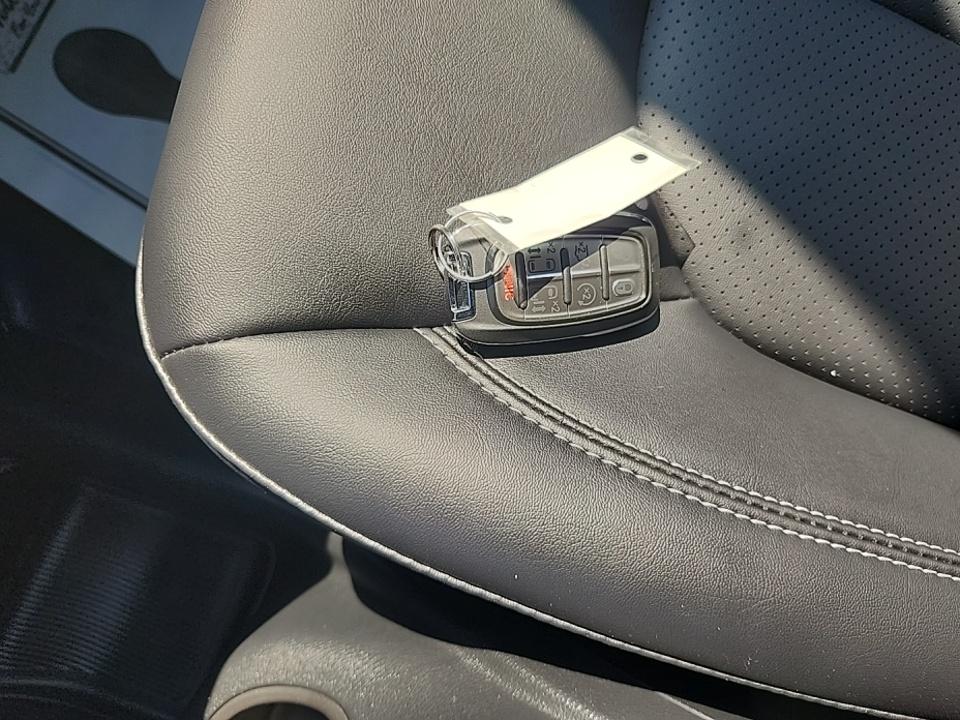 2025 Chrysler Pacifica Select FWD