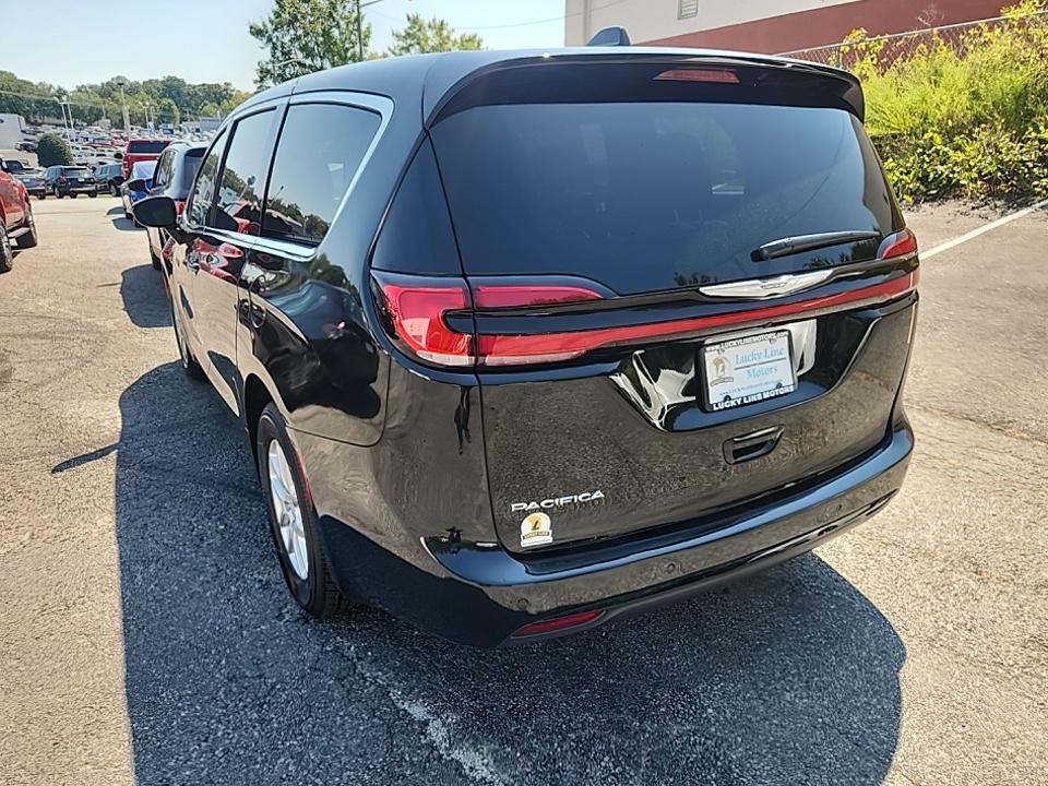 2025 Chrysler Pacifica Select FWD