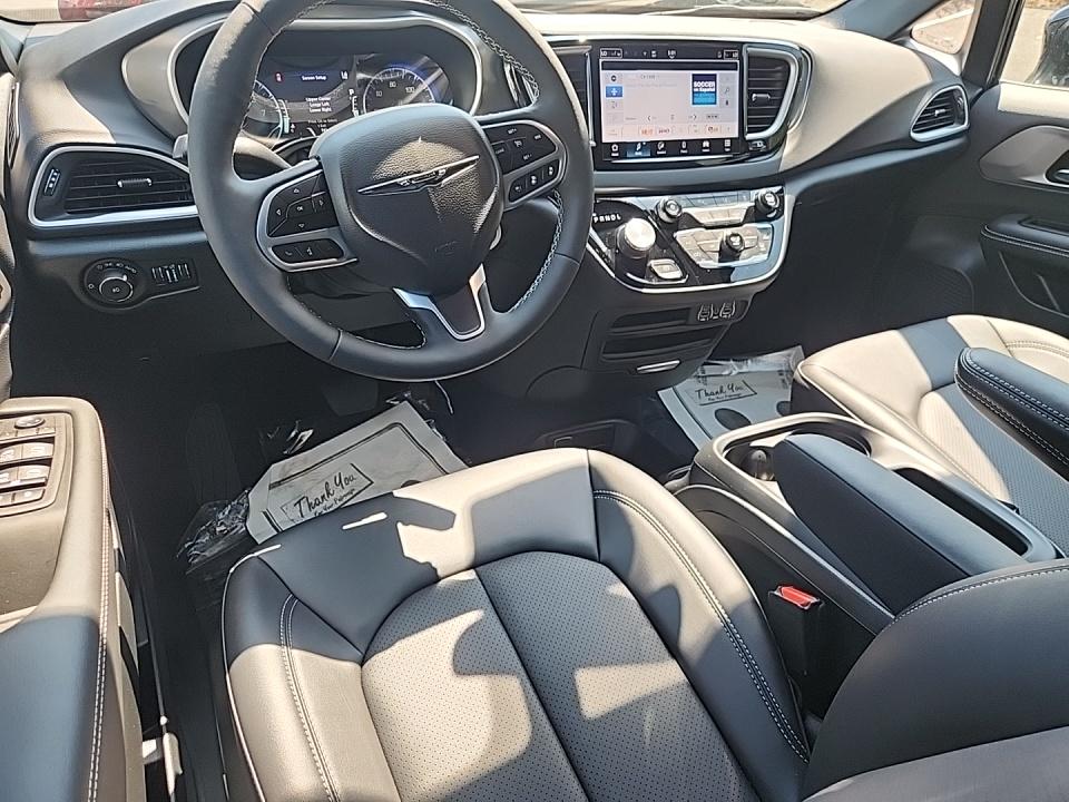 2025 Chrysler Pacifica Select FWD