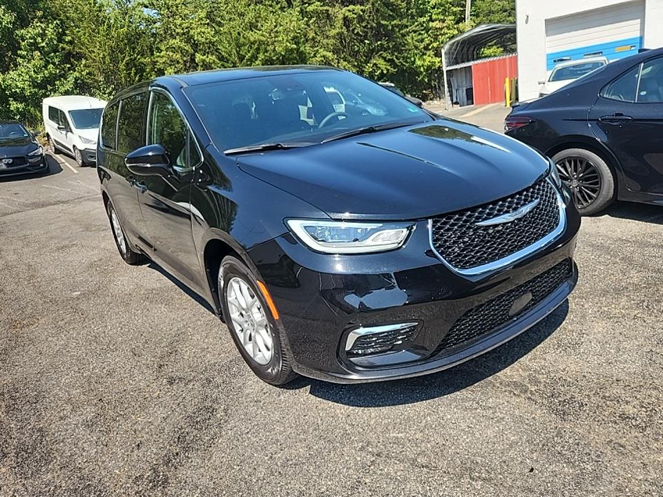 2025 Chrysler Pacifica Select FWD