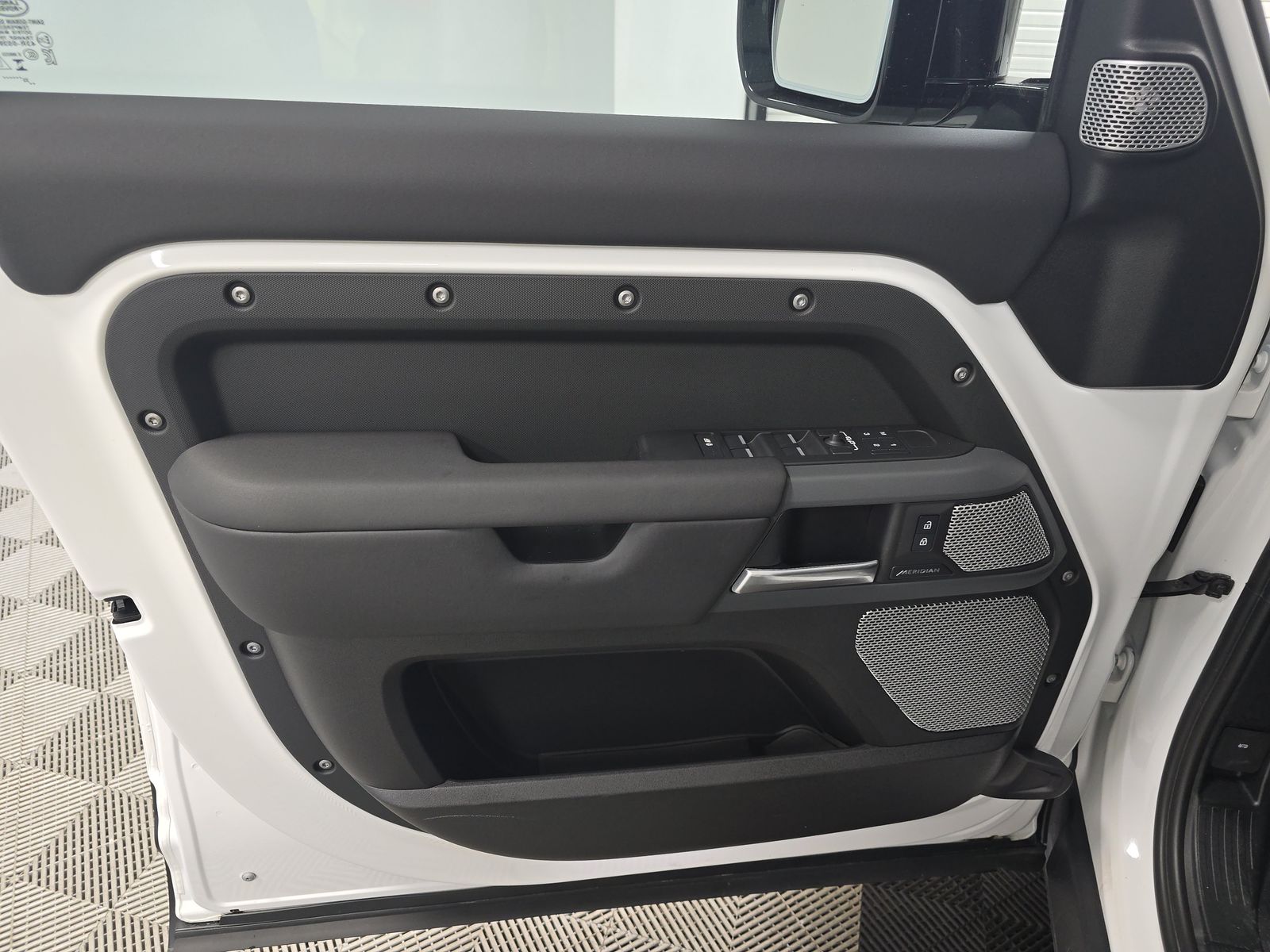 2024 Land Rover Defender 130 X-Dynamic SE AWD