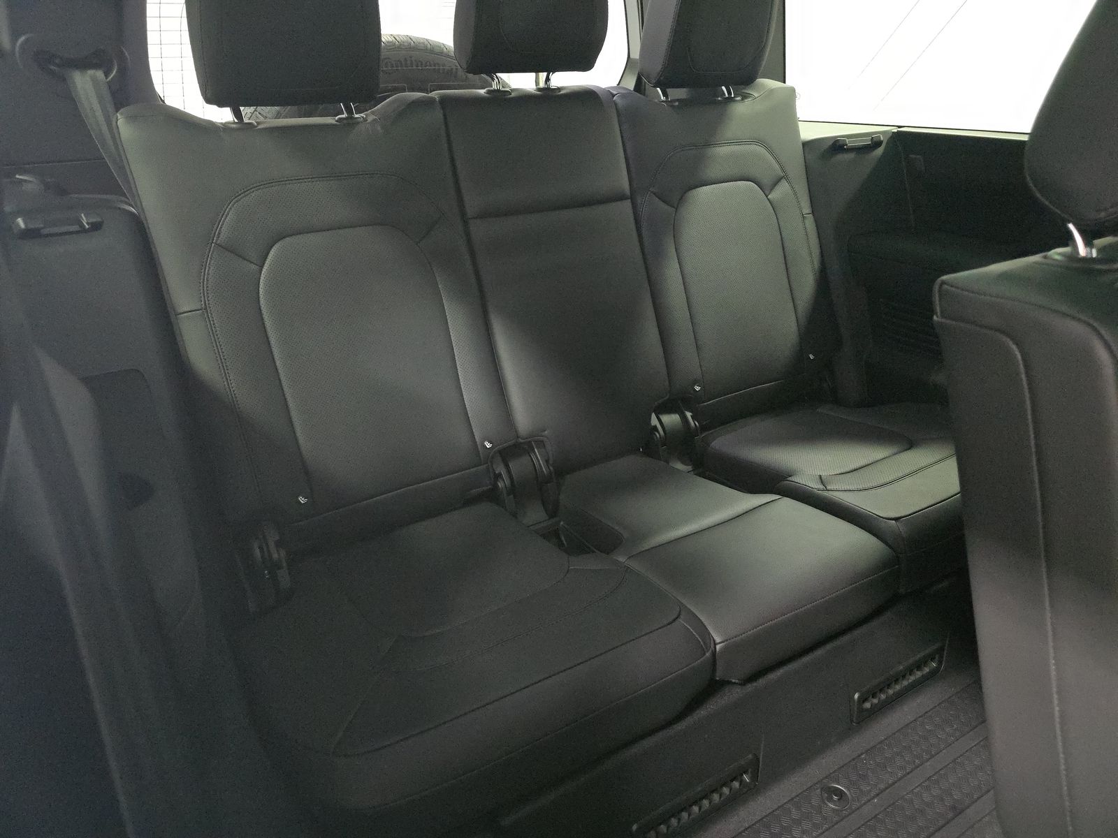 2024 Land Rover Defender 130 X-Dynamic SE AWD