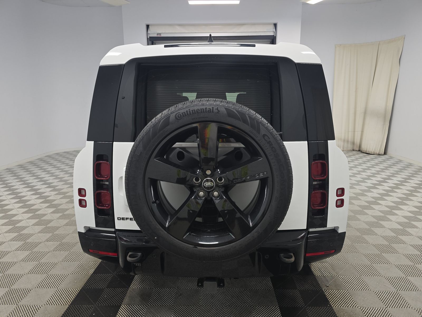 2024 Land Rover Defender 130 X-Dynamic SE AWD