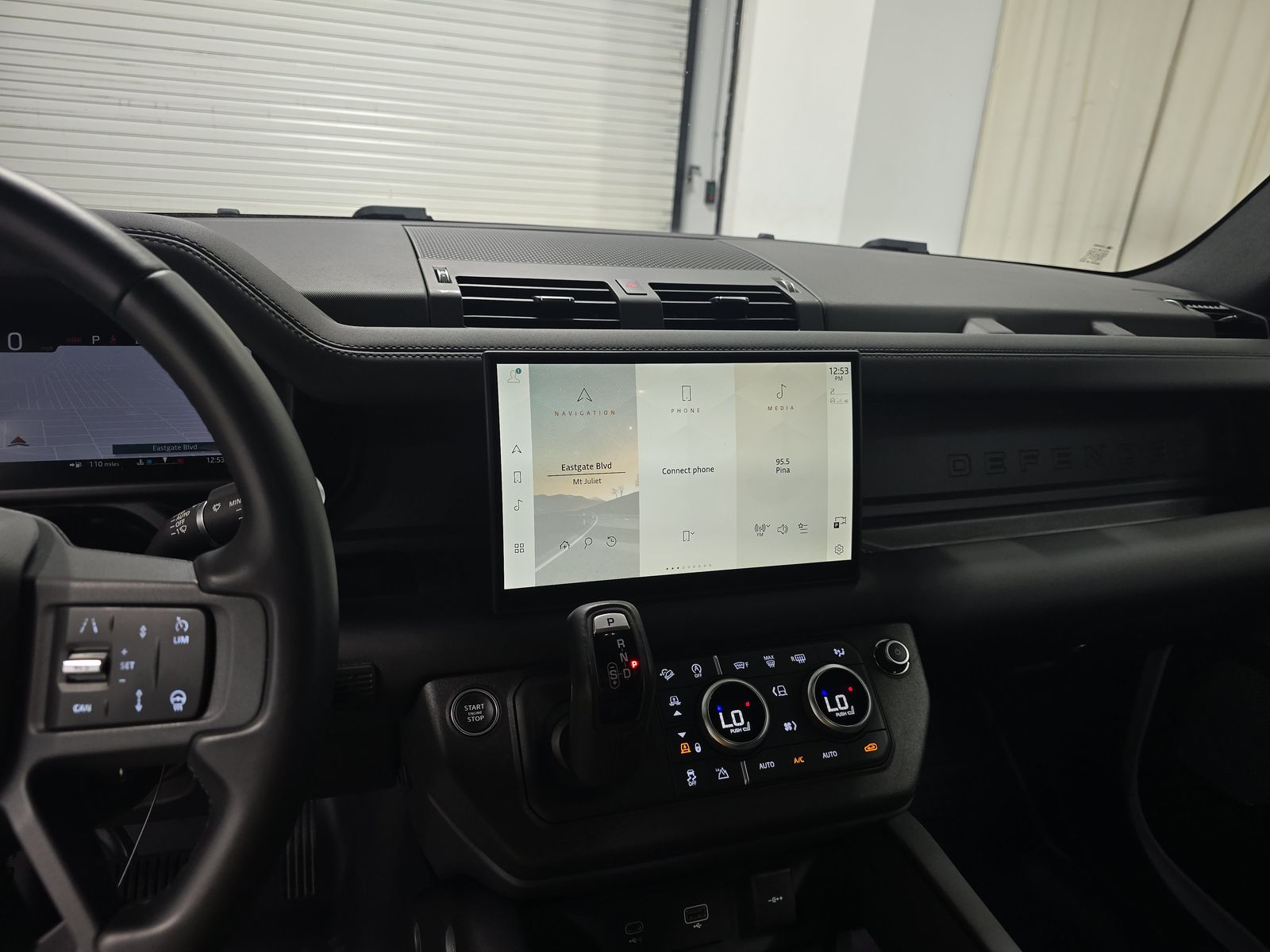 2024 Land Rover Defender 130 X-Dynamic SE AWD