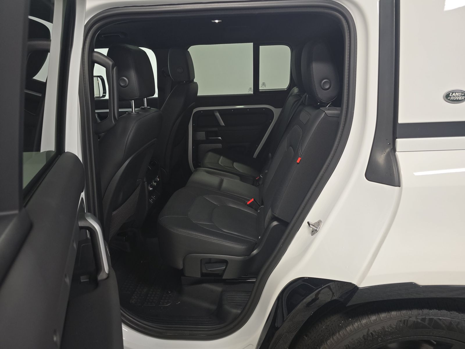 2024 Land Rover Defender 130 X-Dynamic SE AWD