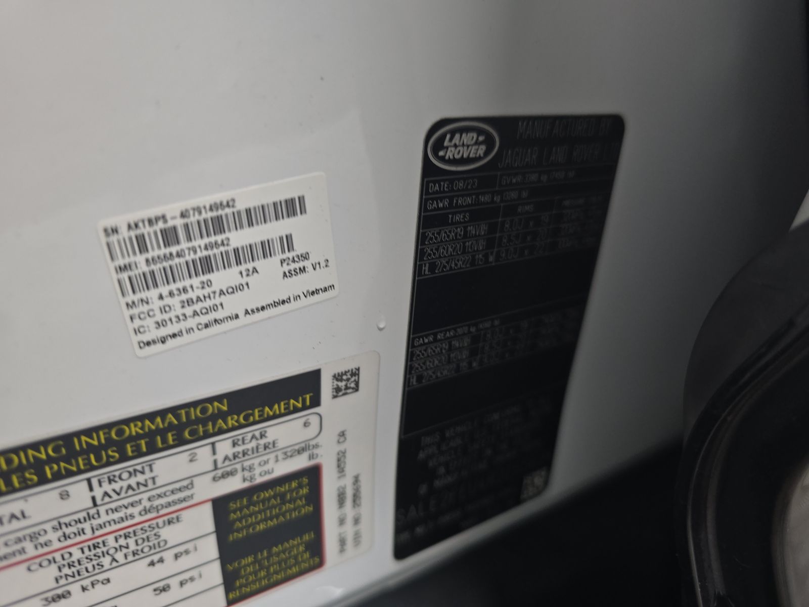 2024 Land Rover Defender 130 X-Dynamic SE AWD