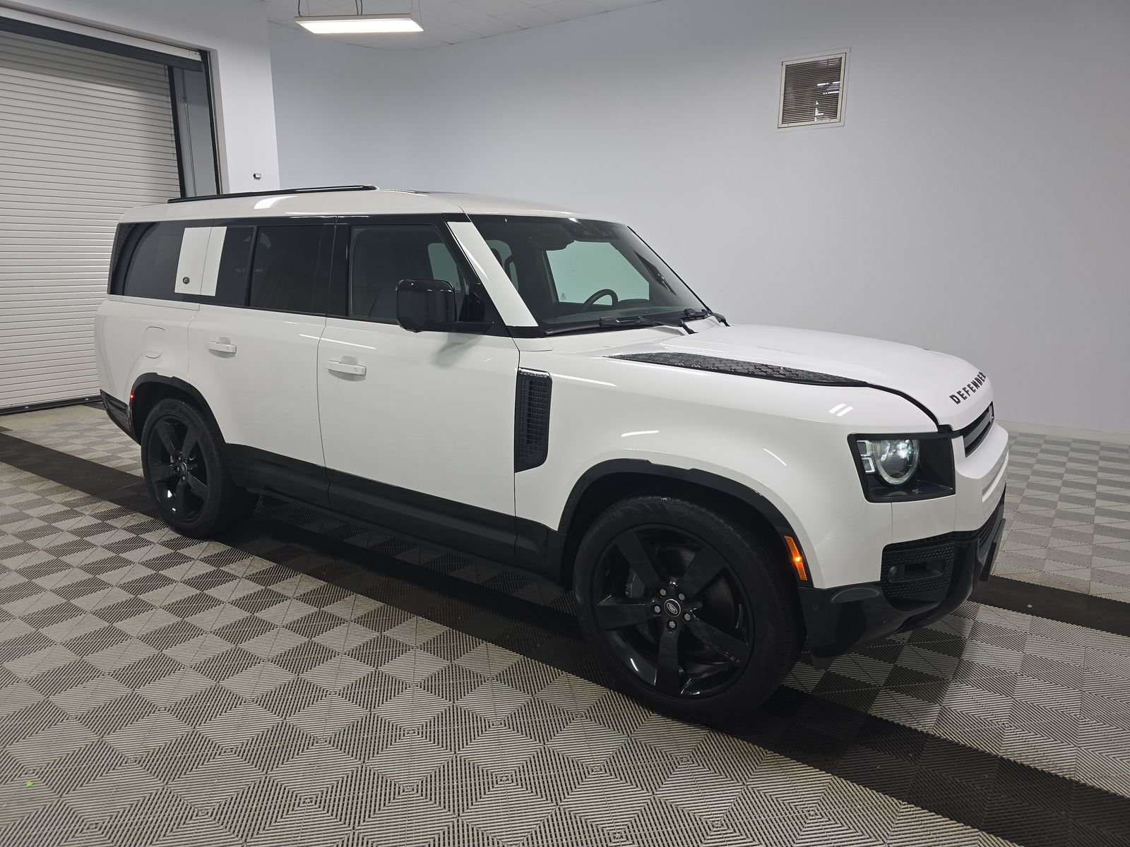 2024 Land Rover Defender 130 X-Dynamic SE AWD