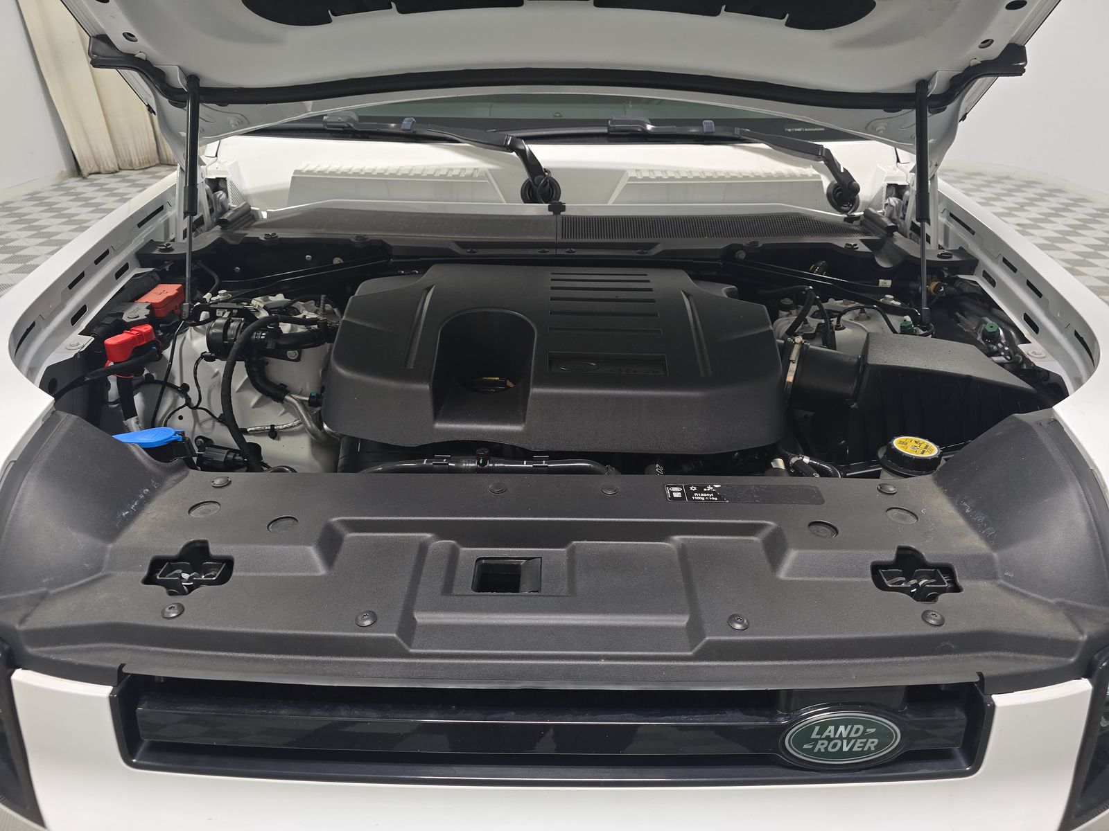 2024 Land Rover Defender 130 X-Dynamic SE AWD