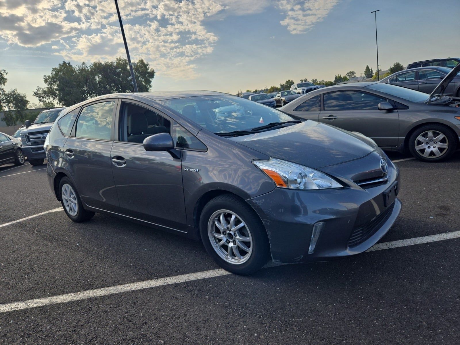 2014 Toyota Prius v Three FWD