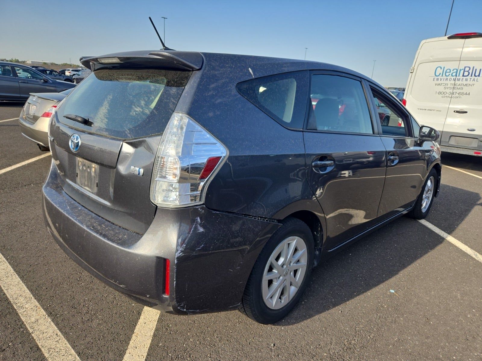 2014 Toyota Prius v Three FWD